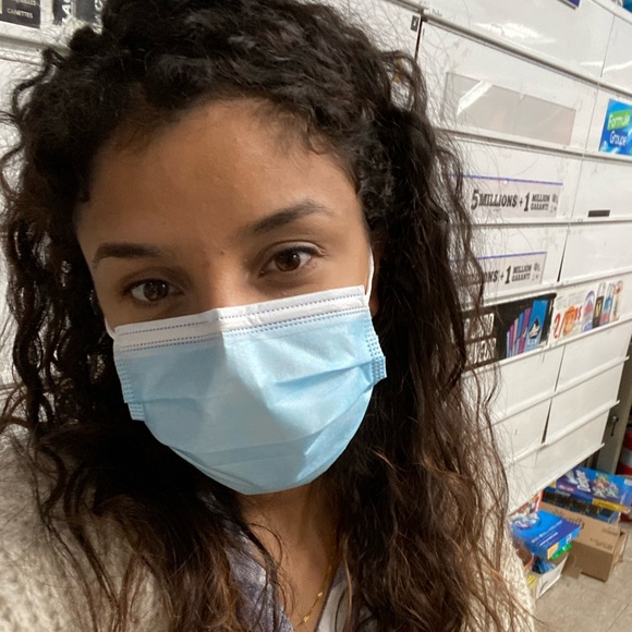 Meet your Posher, Khouloud - Picture 1 of 1